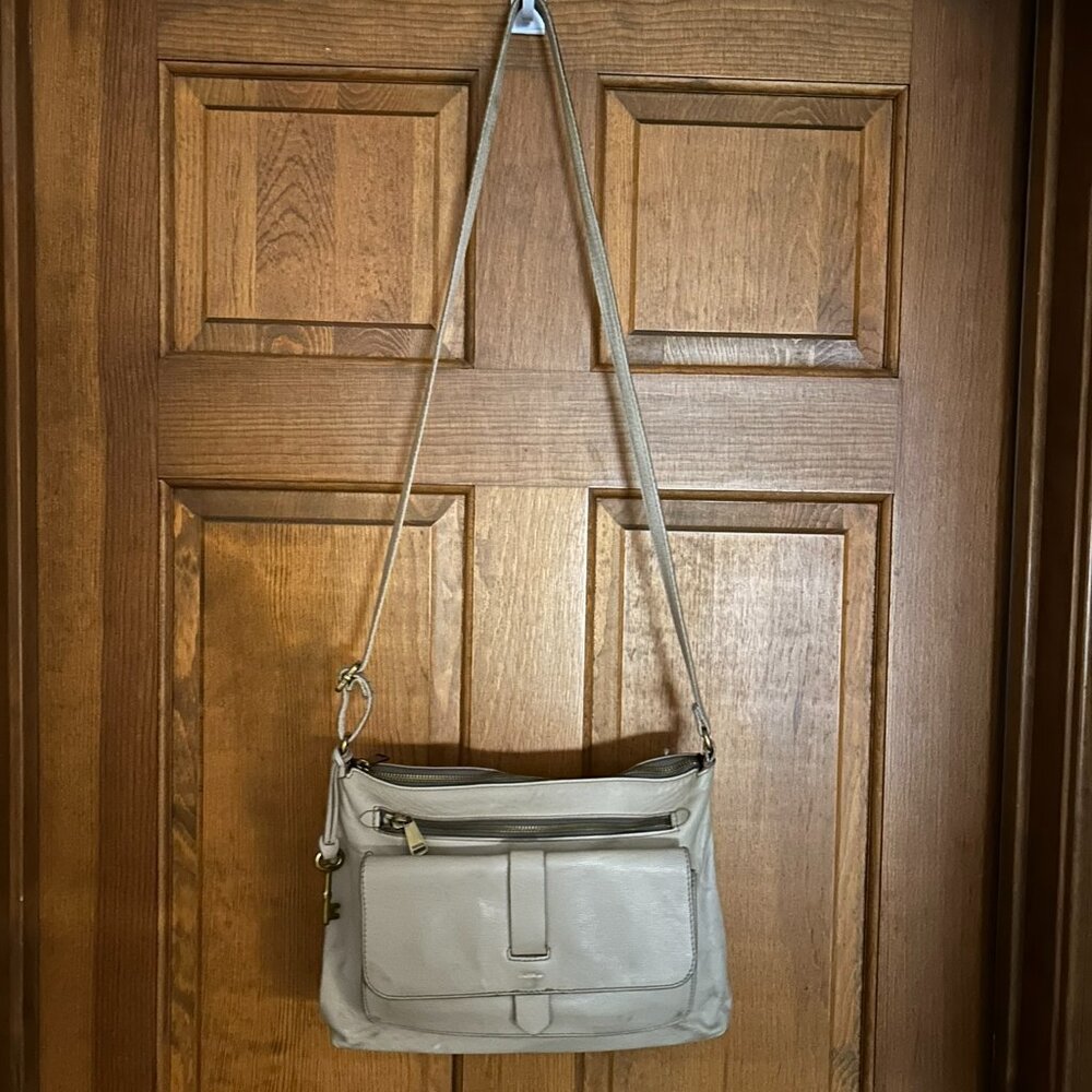Crossbody purse, Fossil, leather, taupe.